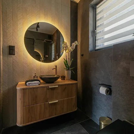 Allure Chalet, Z Prywatnym Jacuzzi, Z Widokiem Na Gory Σαλέ Dzianisz